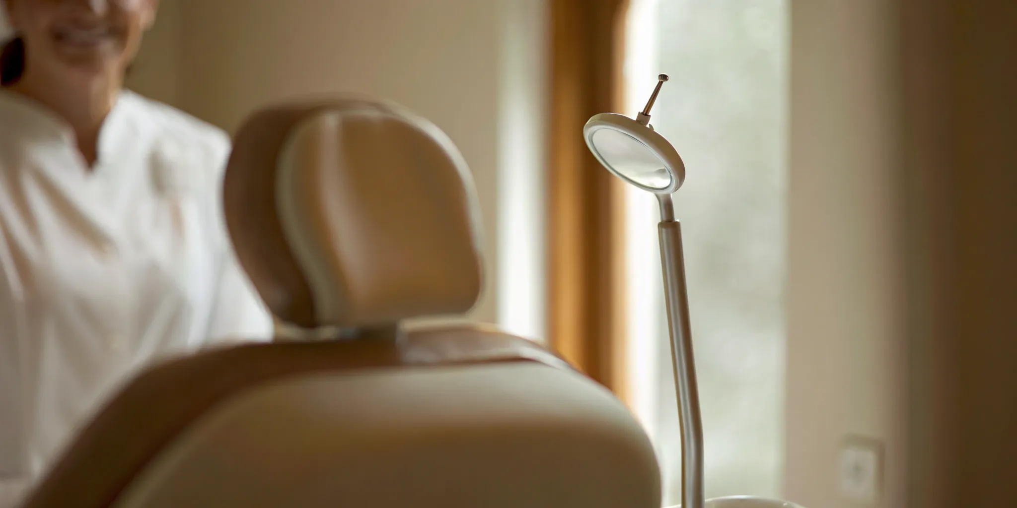 Best implant dentist's office with modern equipment.