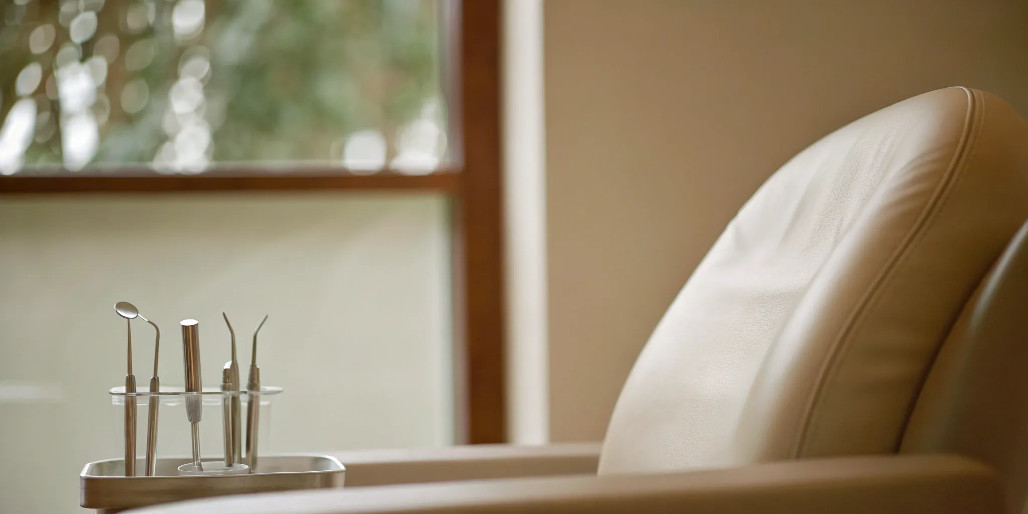 A clean, modern treatment room at a cosmetic dentist in Baton Rouge.